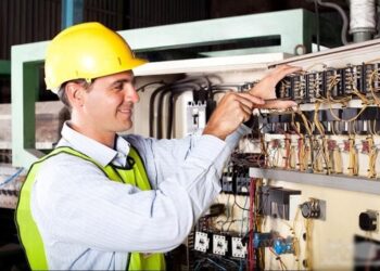 تکنسین فنی چیست؟ | همه چیز درباره یکی از پرتقاضاترین مشاغل فنی امروز