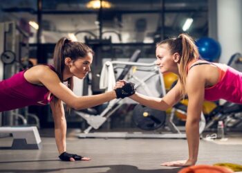 برنامه تمرینی بدنسازی مبتدی (۴ هفته) رایگان + راهنمای کامل