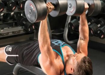 5 تمرین انفجاری برای تقویت عضلات سینه با دمبل