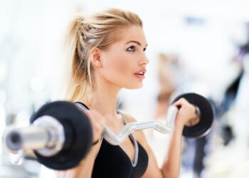 13 تمرین برای تقویت عضلات پشت بازو + آموزش و برنامه تمرینی هفتگی