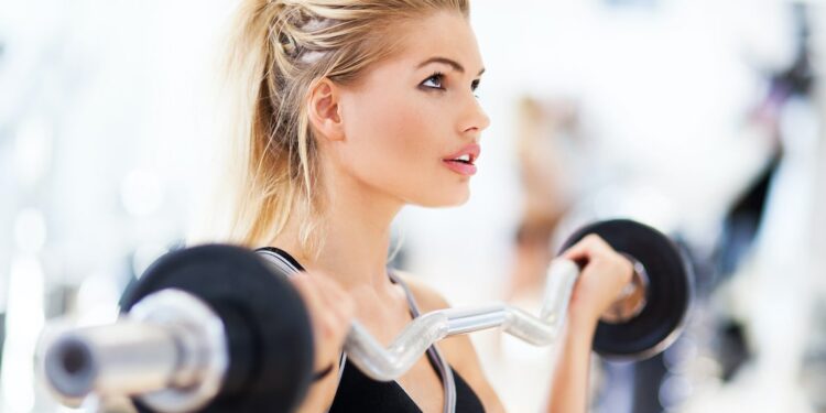 13 تمرین برای تقویت عضلات پشت بازو + آموزش و برنامه تمرینی هفتگی